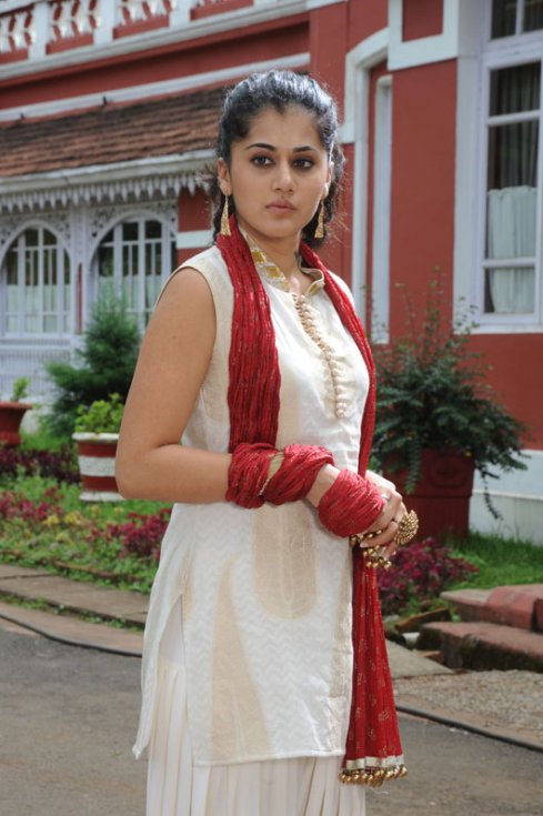 Tapsee_10may (6)